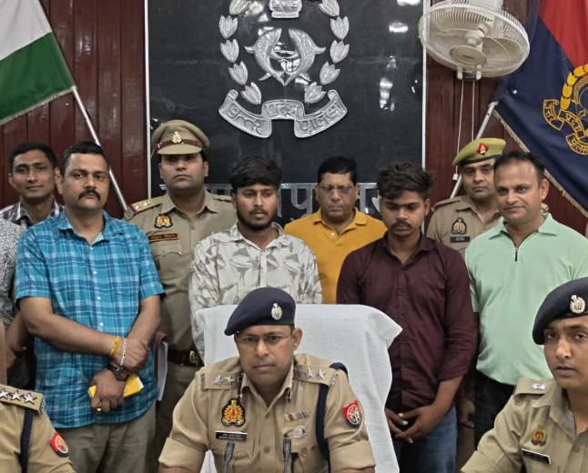 ई-रिक्शा लूटने वाले गिरोह के दो बदमाश गिरफ्तार, चोरी के वाहन और अवैध असलहा बरामद
