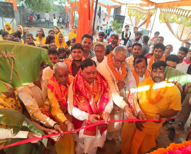 Kasganj news भागवत कथा का शुभारंभ क्षेत्रीय विधायक हरिओम वर्मा ने फीता काटकर किया