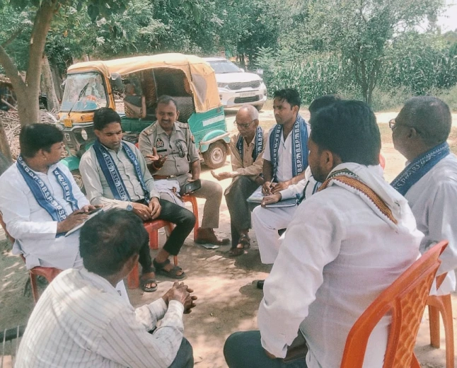 Kasganj news पिछले दिनों चार वर्षीय मासूम आरोही की निर्मम हत्या कर दी गई, बसपा का प्रतिनिधि मंडल पंहुचा पीड़ित परिवार के बीच 