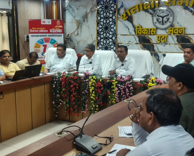 दस्तक व संचारी रोग नियंत्रण अभियान को लेकर समीक्षा बैठक विकास भवन में संपन्न