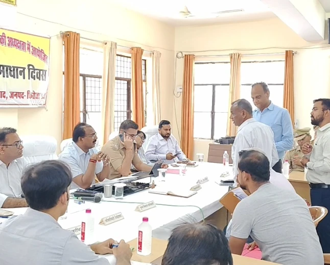 सम्पूर्ण समाधान दिवस में जिलाधिकारी संतोष कुमार शर्मा ने सुनीं जनसमस्याएं