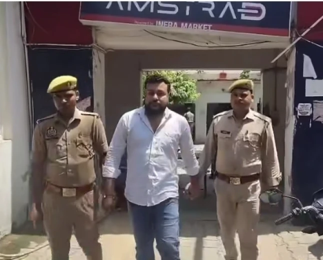 Etah News : ईंट ट्रैक्टरों से गुंडा टैक्स वसूलने वाला युवक गिरफ्तार, पुलिस ने भेजा जेल