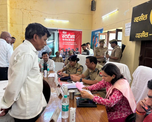 सम्पूर्ण समाधान दिवस में उमड़ी फरियादियों की भीड़, 84 शिकायतें पहुंचीं; केवल 3 का मौके पर निस्तारण