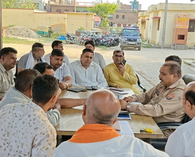Kasganj news कोतवाली परिसर में मोहर्रम पर्व को लेकर पीस कमेटी की बैठक हुई 