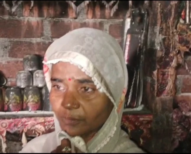 शॉर्ट सर्किट से घर में लगी भीषण आग, नगदी व जेवर समेत लाखों की गृहस्थी राख
