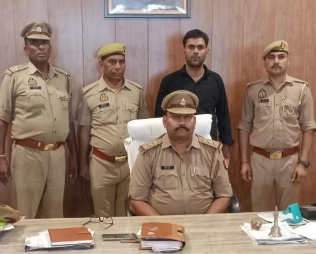 Etah News : 25 हजार रुपये का इनामी डकैत गिरफ्तार, जलेसर पुलिस को बड़ी सफलता