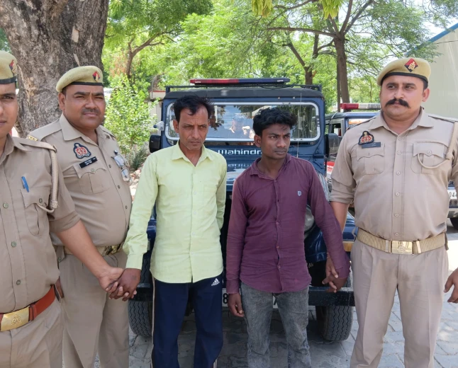 Etah News : पिलुआ पुलिस ने मंदिर चोरी गिरोह का किया भंडाफोड़, दो शातिर अंतर्जनपदीय चोर गिरफ्तार