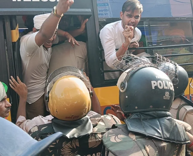 कायमगंज में किसान आंदोलन पर पुलिस का शिकंजा, 26 लोग गिरफ्तार