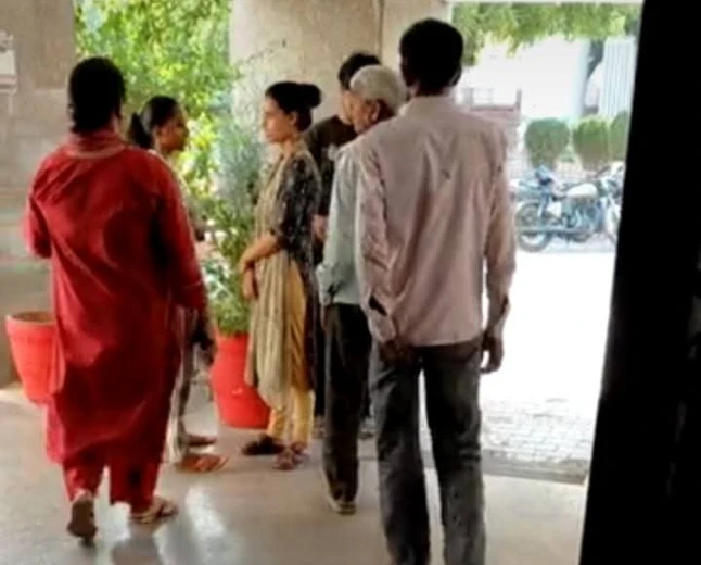 चाय बनाने को लेकर मां-बेटी में हुआ विवाद, गुस्से में महिला ने पी कीटनाशक दवा; उपचार के दौरान मौत