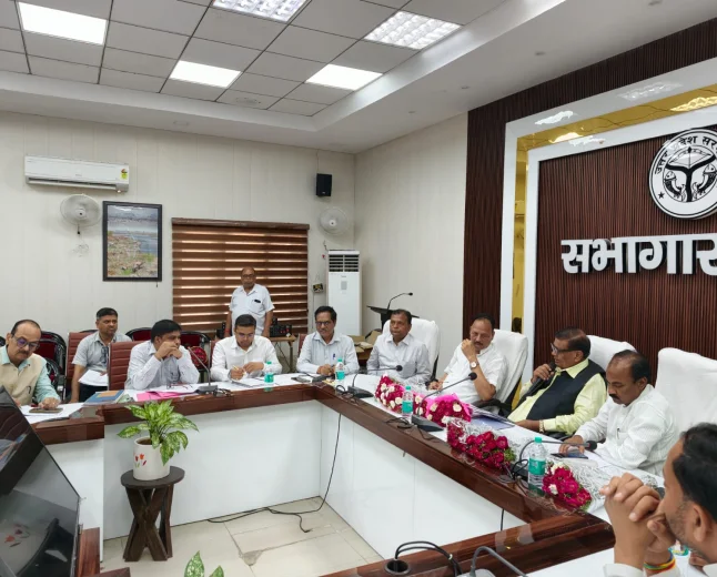एटा में विद्युत व्यवस्था सुदृढ़ करने के निर्देश: उपभोक्ताओं की शिकायतों का होगा त्वरित समाधान