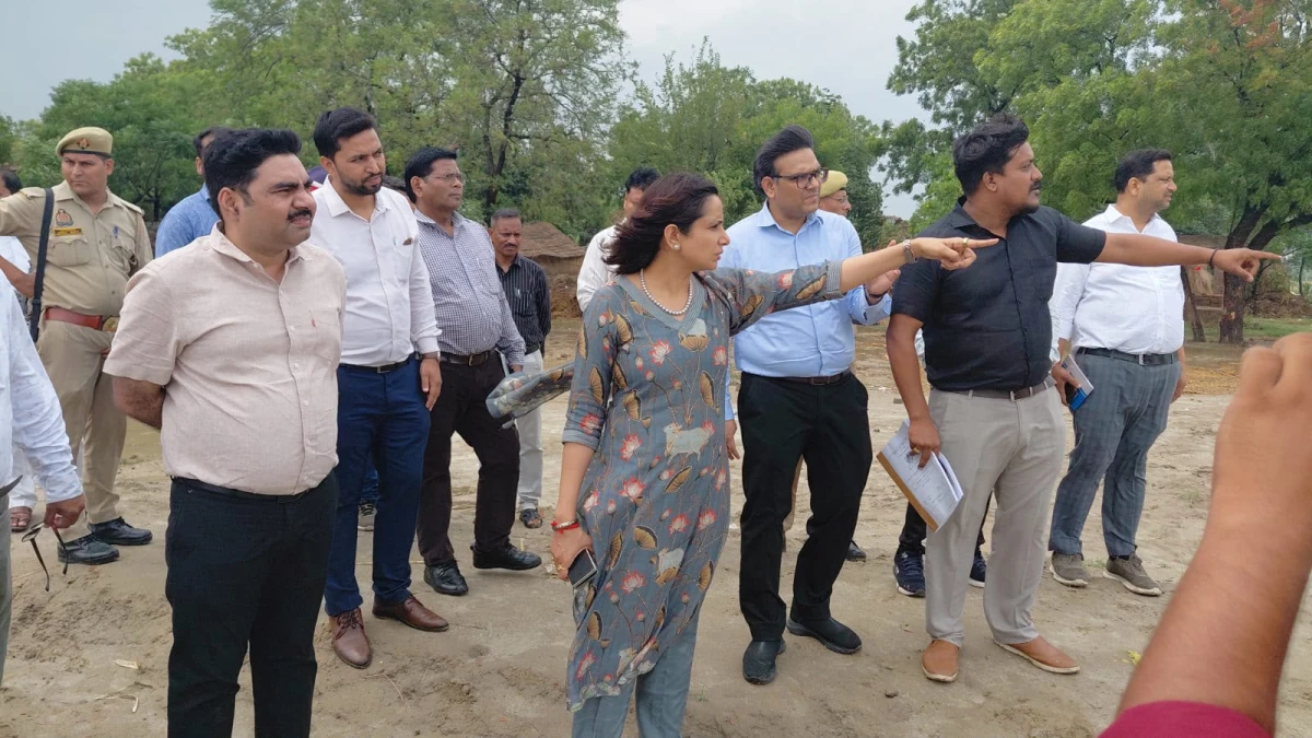 बाढ़ को लेकर फर्रुखाबाद प्रशासन अलर्ट, डीएम डॉ. अंकुर लाठर ने NDRF तैयारियों का लिया जायजा