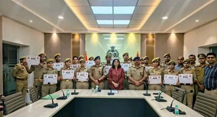 20 सिपाहियों के दरोगा बनने पर एसपी ने किया सम्मानित