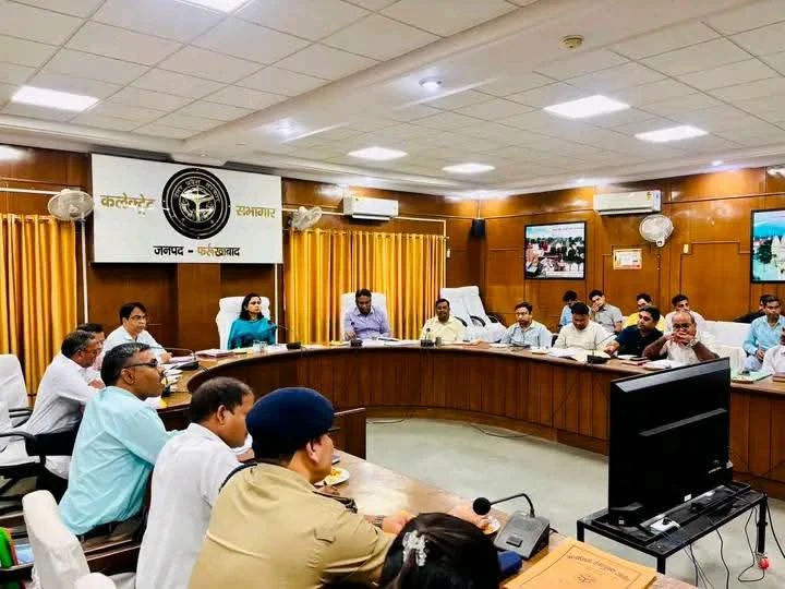 50 लाख से ऊपर के निर्माण कार्यों पर डीएम का हंटर, घटिया काम और देरी पर होगी सीधी कार्रवाई