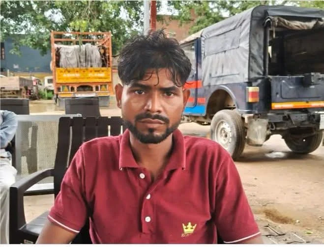 सड़क पर सूख रही मक्का बनी विवाद की वजह, युवक को बंधक बनाने और 32 हजार रुपये लेने का आरोप