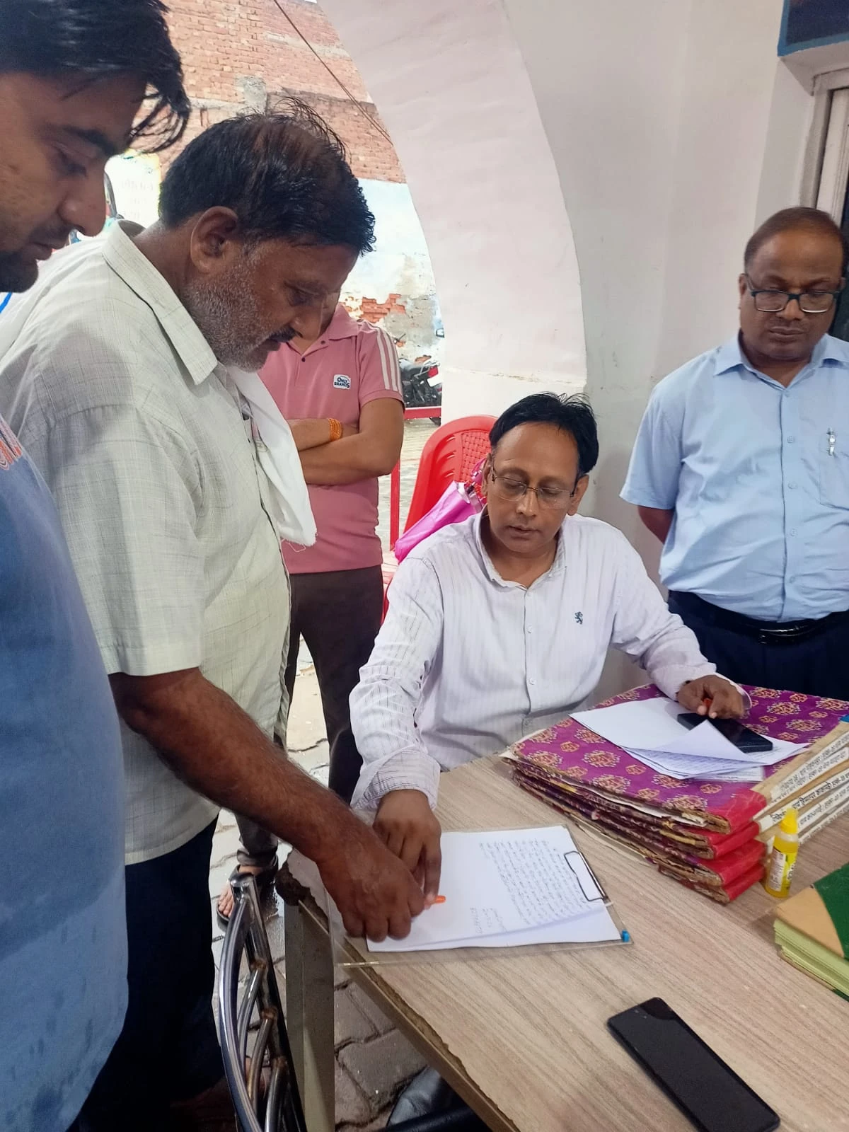 डीएम अरविन्द सिंह के निर्देश पर गैस की कालाबाजारी पर बड़ी कार्रवाई, 30 घरेलू गैस सिलेंडर बरामद