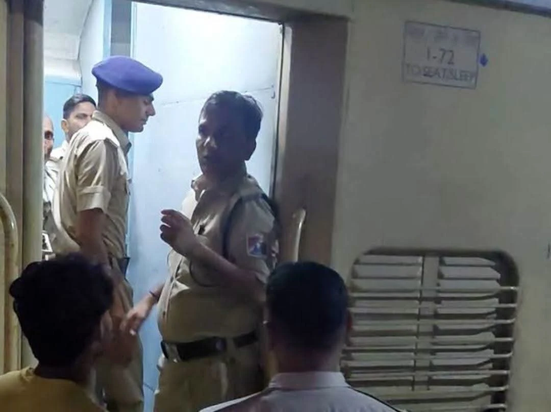 नेग के नाम पर ट्रेन में खूनी खेल! नकली किन्नरों का आतंक, विरोध करने पर यात्रियों पर हमला