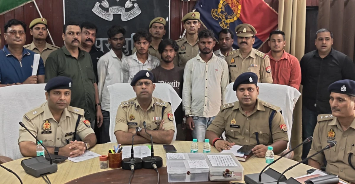 दिनदहाड़े लूट करने वाले चार शातिर बदमाश 24 घंटे में  गिरफ्तार, भारी मात्रा में माल बरामद