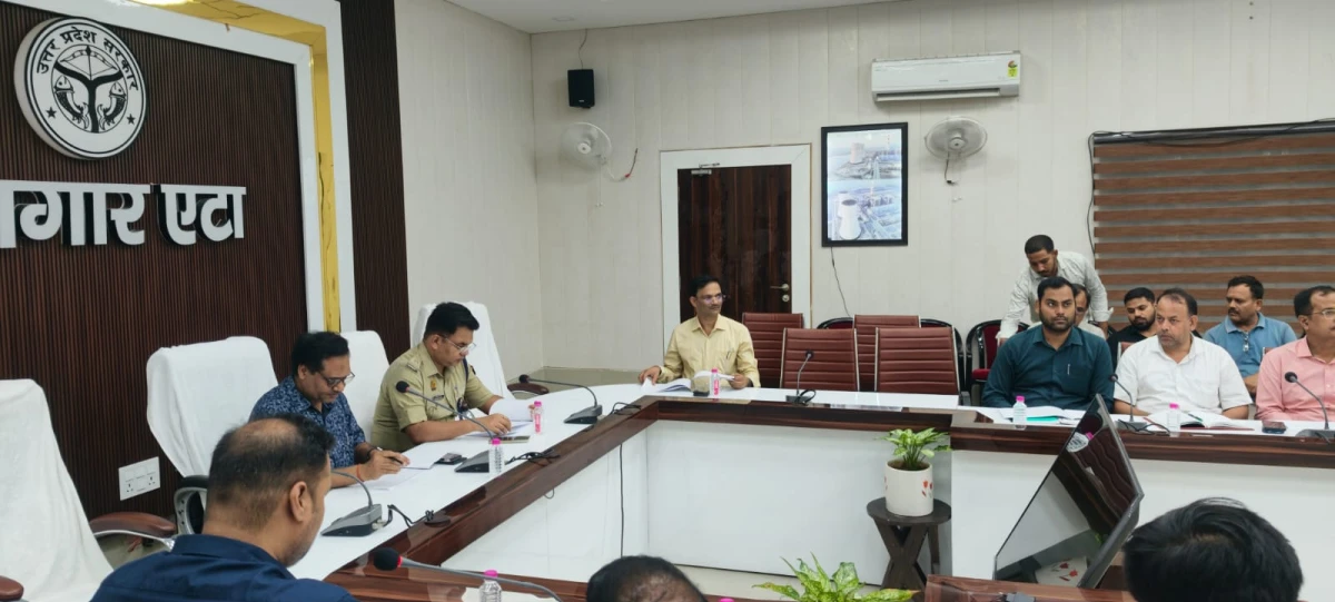 एटा में स्कूल वाहनों पर बड़ी कार्रवाई, 65 के चालान और 43 वाहन सीज; बच्चों की सुरक्षा से खिलवाड़ पर होगी सख्ती