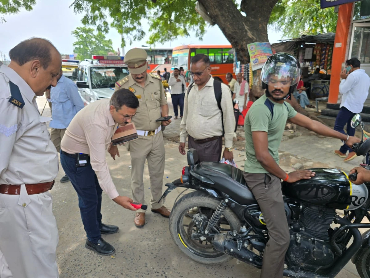 धम-धम' बुलेट और प्रेशर हॉर्न पर चला प्रशासन का डंडा, 3 ट्रक सीज, 4 बुलेटों पर ₹87 हजार का जुर्माना