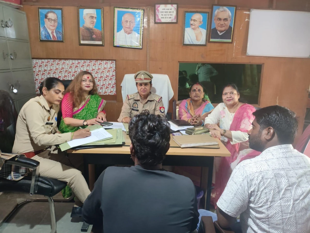 Kasganj news काउंसिलिंग और सार्थक प्रयास से एक परिवार मतभेद भुलाकर आपसी सहमति से एक साथ रहने को हुआ राजी ।