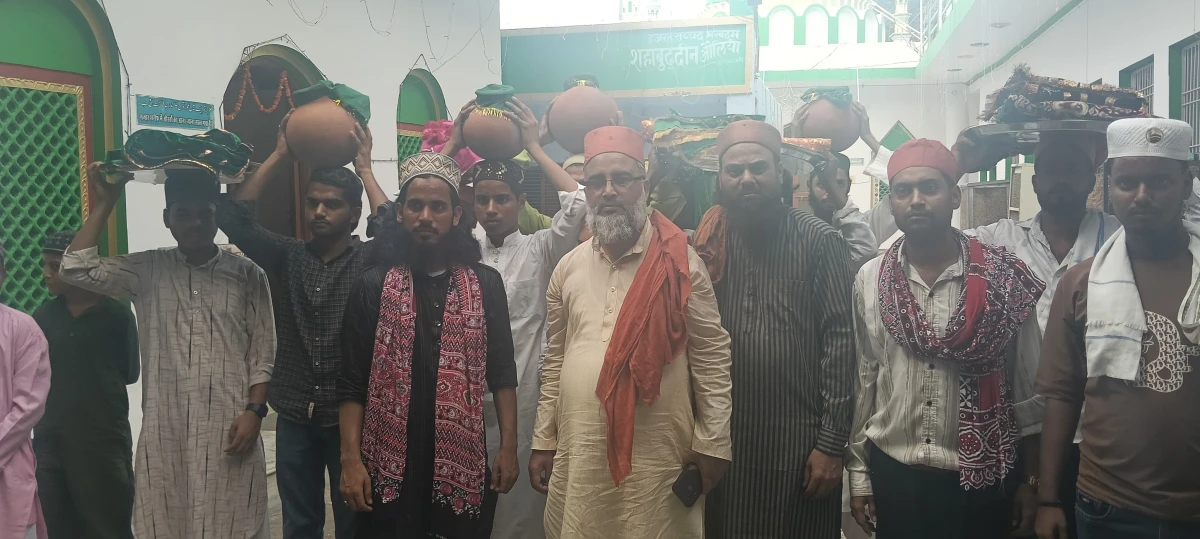 सूफियाना रंग में डूबा उर्स: चादर पेश होते ही गूंजी दुआएं, कव्वाली पर झूमे हजारों जायरीन