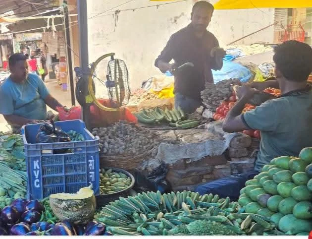 Farrukhabad News :  सब्जियों और मसालों के बढ़े दाम, रसोई का बजट बिगड़ा