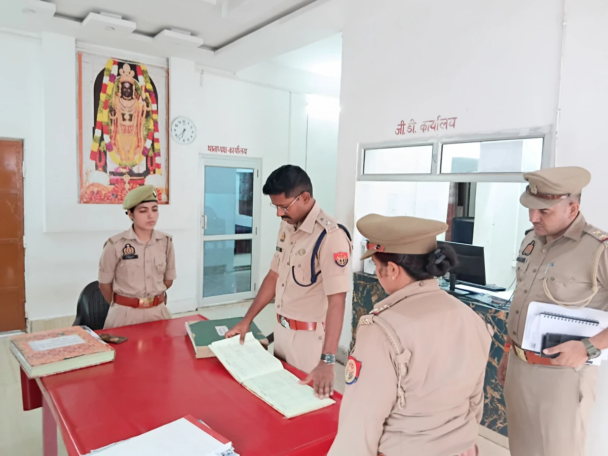 एसएसपी डॉ0 इलामारन जी द्वारा थाना सकीट का किया  औचक निरीक्षण