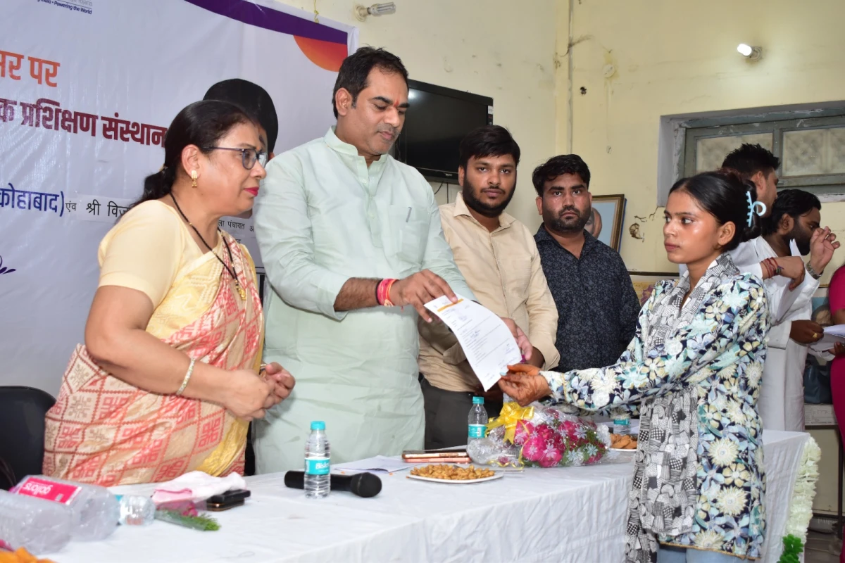 विश्व युवा कौशल दिवस पर शिकोहाबाद में भव्य रोजगार मेले का हुआ आयोजन