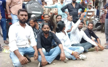 बिजली कटौती और गलत बिलों के विरोध में व्यापारियों का प्रदर्शन