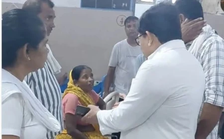 अस्पताल में CMS का छापा! गंदगी, बिना चादर के बेड और वार्ड में भीड़ देख भड़के 