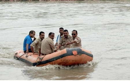 Kasganj news हजारा नहर में कूदे युवक का 48 घंटे बाद भी नहीं चला पता, रेस्क्यू ऑपरेशन जारी।