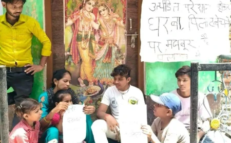 न्याय की चौखट पर टूटा भरोसा! पीड़िता ने घर पर टांगा 'मकान बिकाऊ' का पोस्टर, बोली— अब पलायन ही आखिरी रास्ता
