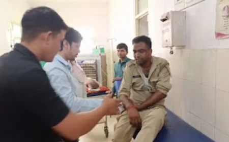 Kasganj news लकड़ी माफियाओं की गुंडई- अबैध पेड़ों के कटान पर गए वन कर्मी (बीट प्रभारी) को बंधक बनाकर पीटा, आगरा रेफर 