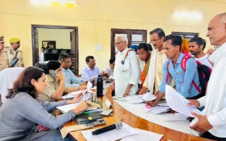 संपूर्ण समाधान दिवस में उमड़ी फरियादियों की भीड़, 79 शिकायतें दर्ज; मौके पर सिर्फ दो  हुआ निस्तारण