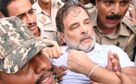 प्रधानमंत्री आवास के बाहर प्रदर्शन: राहुल गांधी हिरासत में, कांग्रेस नेताओं ने सरकार के खिलाफ जताया विरोध