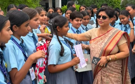 सेंट मैरीज़ स्कूल मैनपुरी में पेपर बैग डे 