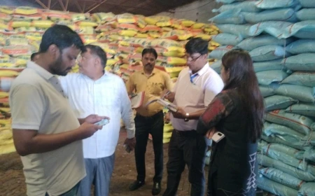 जिलाधिकारी अरविन्द सिंह के निर्देश पर उर्वरक प्रतिष्ठानों पर जनपदव्यापी छापेमारी अभियान