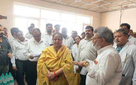 मंडलायुक्त ने मेडिकल कॉलेज नर्सिंग कॉलेज परिसर एवं 43वीं वाहिनी पीएसी की जी+11 निर्माणाधीन परियोजनाओं का किया निरीक्षण