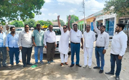बढ़ती महंगाई के विरोध में उद्योग व्यापार प्रतिनिधि मंडल का धरना-प्रदर्शन, राष्ट्रपति के नाम सौंपा ज्ञापन
