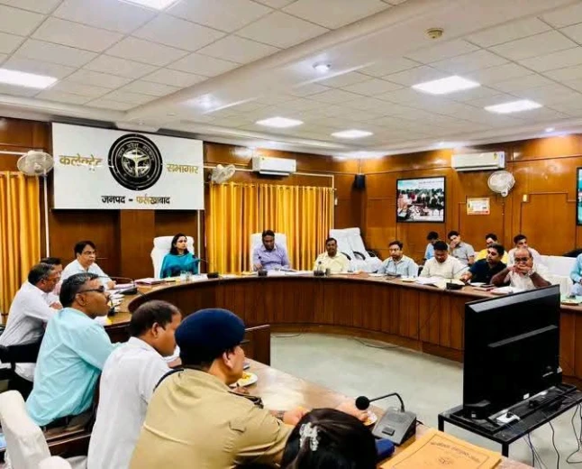 50 लाख से ऊपर के निर्माण कार्यों पर डीएम का हंटर, घटिया काम और देरी पर होगी सीधी कार्रवाई