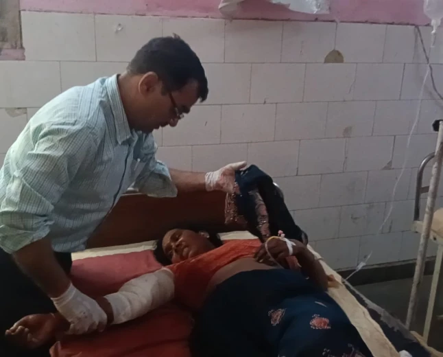 Farrukhabad News : संदिग्ध परिस्थितियों में महिला को लगी गोली, लोहिया अस्पताल रेफर