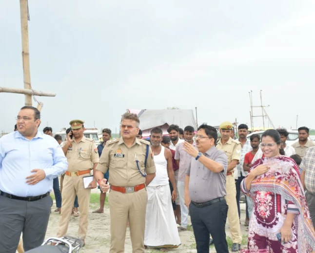 Kasganj news डीएम व एसपी द्वारा की गई कावंड़ यात्रा की तैयारियों की समीक्षा एवं कांवड़ रूट मार्ग घाटों का भ्रमण कर सुरक्षा व्यवस्थाओं का लिया जायजा, 
