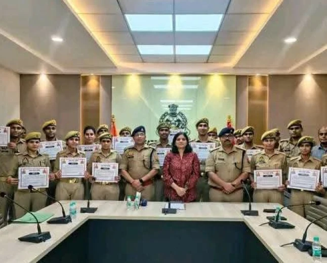 20 सिपाहियों के दरोगा बनने पर एसपी ने किया सम्मानित