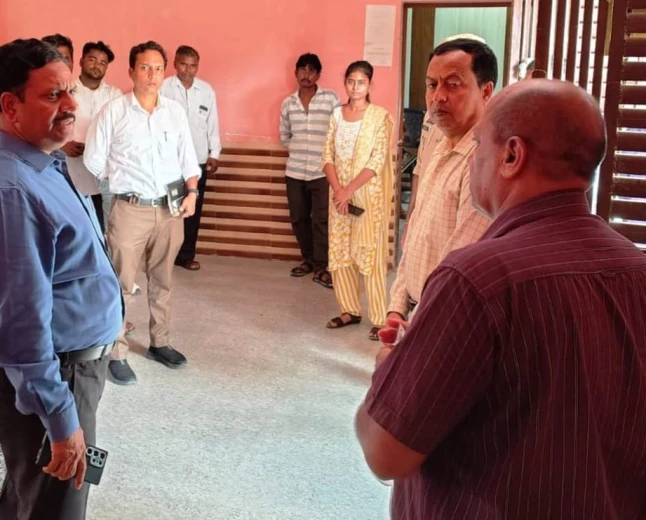 फॉर्मर रजिस्ट्री में लापरवाही पर गाज: खराब प्रगति पर लेखपाल को प्रतिकूल प्रविष्टि, अधिकारियों की निगरानी पर उठे सवाल
