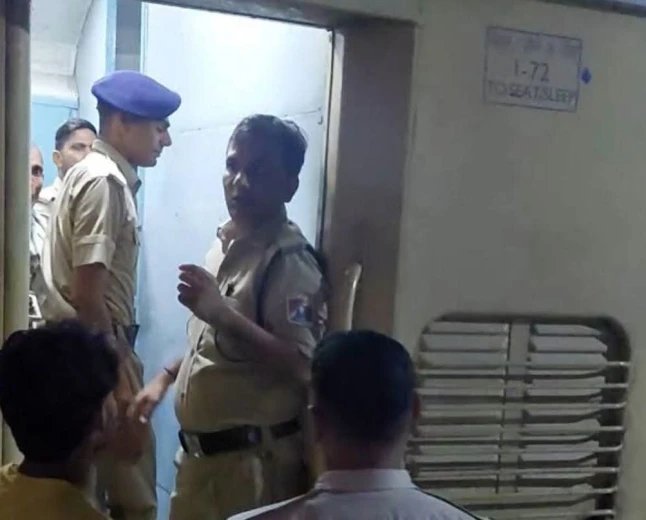 नेग के नाम पर ट्रेन में खूनी खेल! नकली किन्नरों का आतंक, विरोध करने पर यात्रियों पर हमला