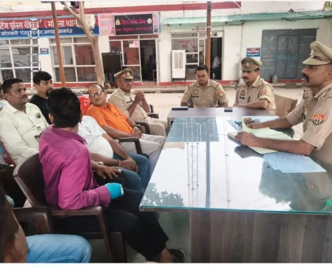 Kasganj news गंजडुंडवारा में कांवड़ यात्रा को लेकर शांति समिति की बैठकः पुलिस ने सुरक्षा व्यवस्था और रूट डायवर्जन को लेकर दिए निर्देश 