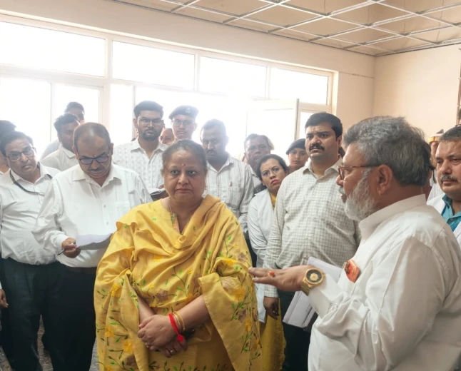 मंडलायुक्त ने मेडिकल कॉलेज नर्सिंग कॉलेज परिसर एवं 43वीं वाहिनी पीएसी की जी+11 निर्माणाधीन परियोजनाओं का किया निरीक्षण