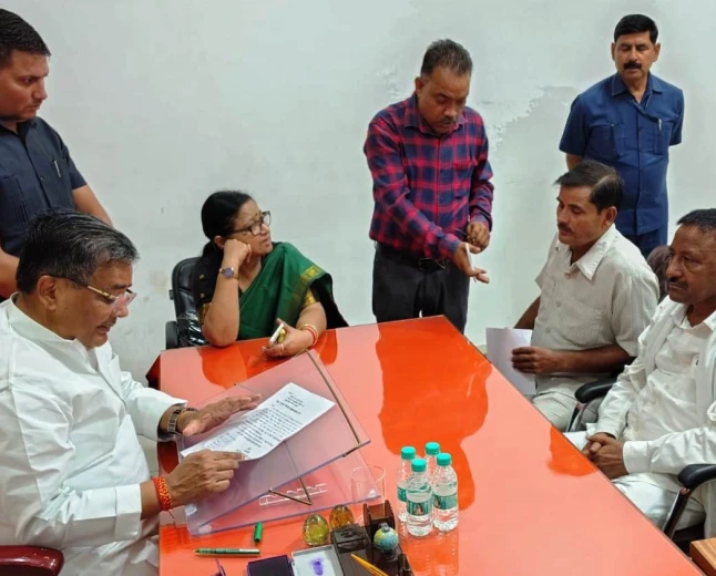 मैनपुरी में पर्यटन मंत्री ने सुनीं जन-समस्याएं, अधिकारियों को दिए समयबद्ध और निष्पक्ष निस्तारण के निर्देश