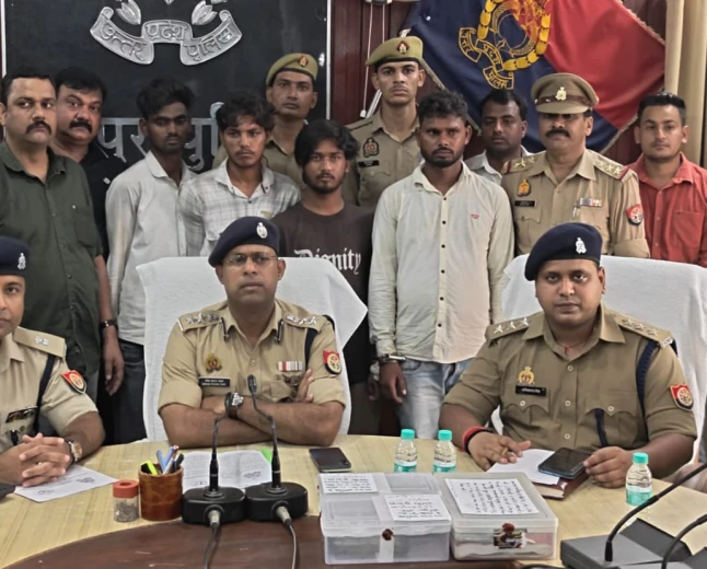 दिनदहाड़े लूट करने वाले चार शातिर बदमाश 24 घंटे में  गिरफ्तार, भारी मात्रा में माल बरामद