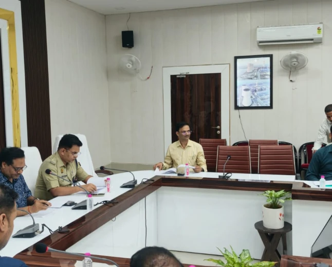 एटा में स्कूल वाहनों पर बड़ी कार्रवाई, 65 के चालान और 43 वाहन सीज; बच्चों की सुरक्षा से खिलवाड़ पर होगी सख्ती